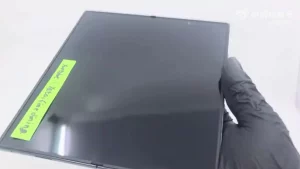 На просочившихся в сеть кадрах Samsung Galaxy Z Fold 8 Ultra видна едва заметная складка