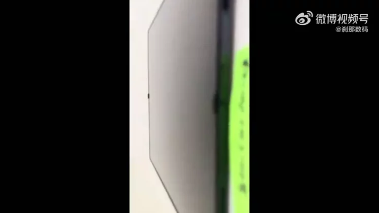 На просочившихся в сеть кадрах Samsung Galaxy Z Fold 8 Ultra видна едва заметная складка