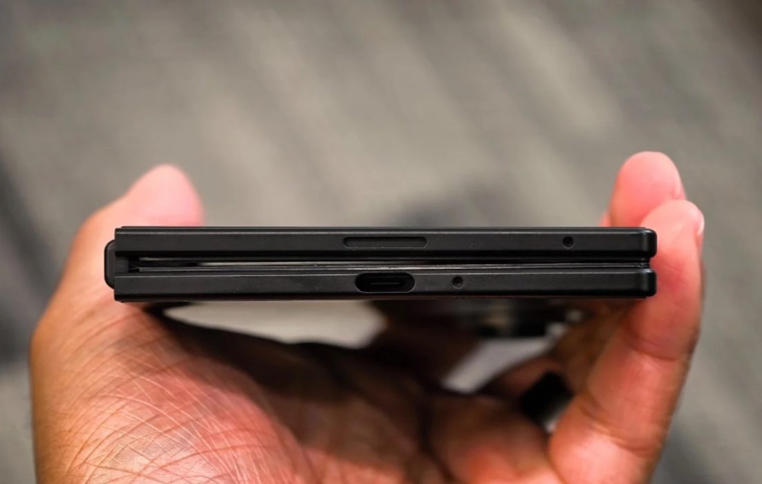 Galaxy Z Fold8 Wide в черном цвете: можно ли верить новой мега-утечке Samsung картинка Анатомия обмана: как нас пытаются заставить поверить в фиктивный Galaxy Z Fold8 Wide