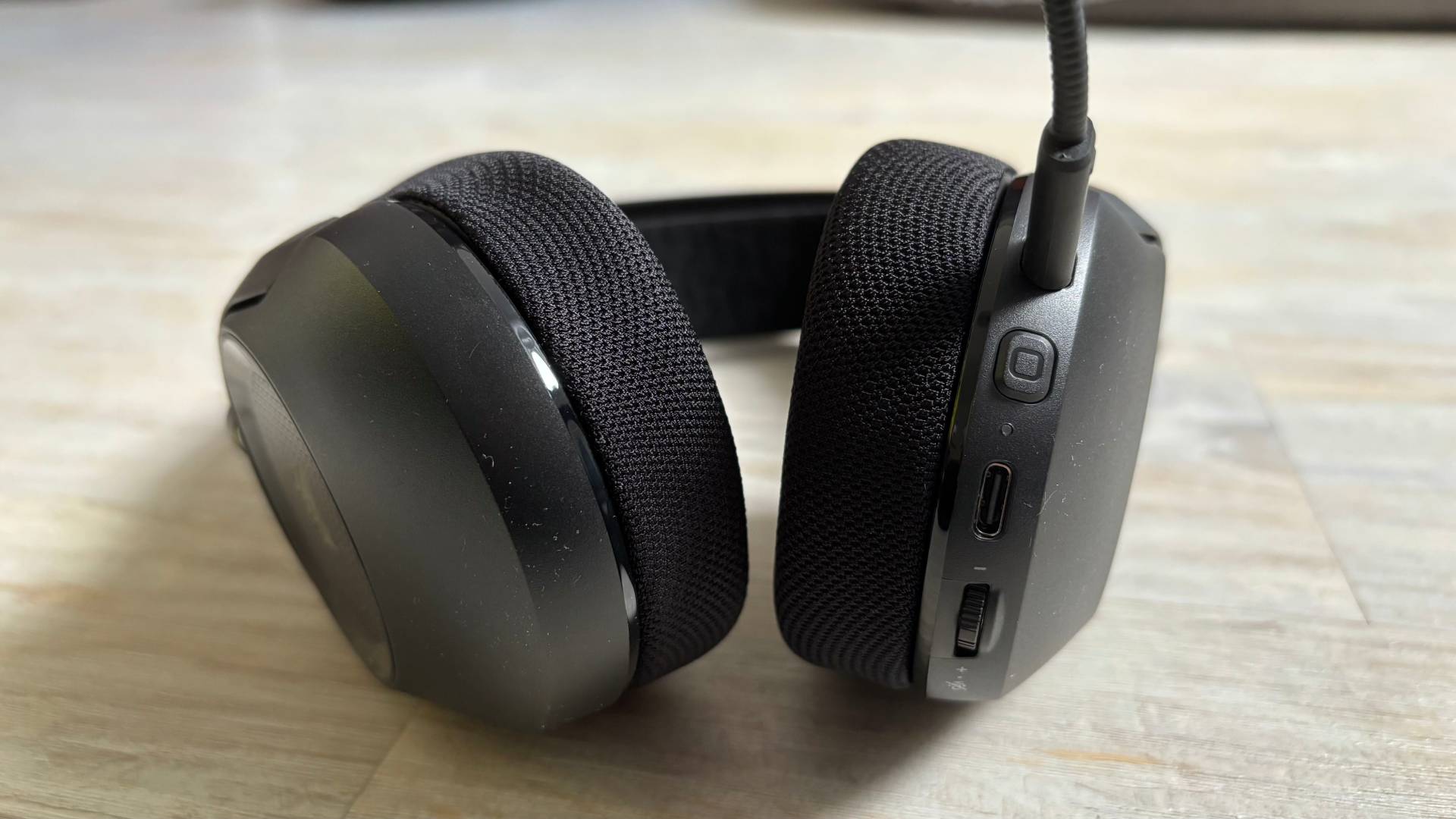 Обзор Corsair HS35 v3: не всегда нужно переплачивать за премиум картинка Беспроводная гарнитура Corsair HS35 v3: обзор | DGL.RU