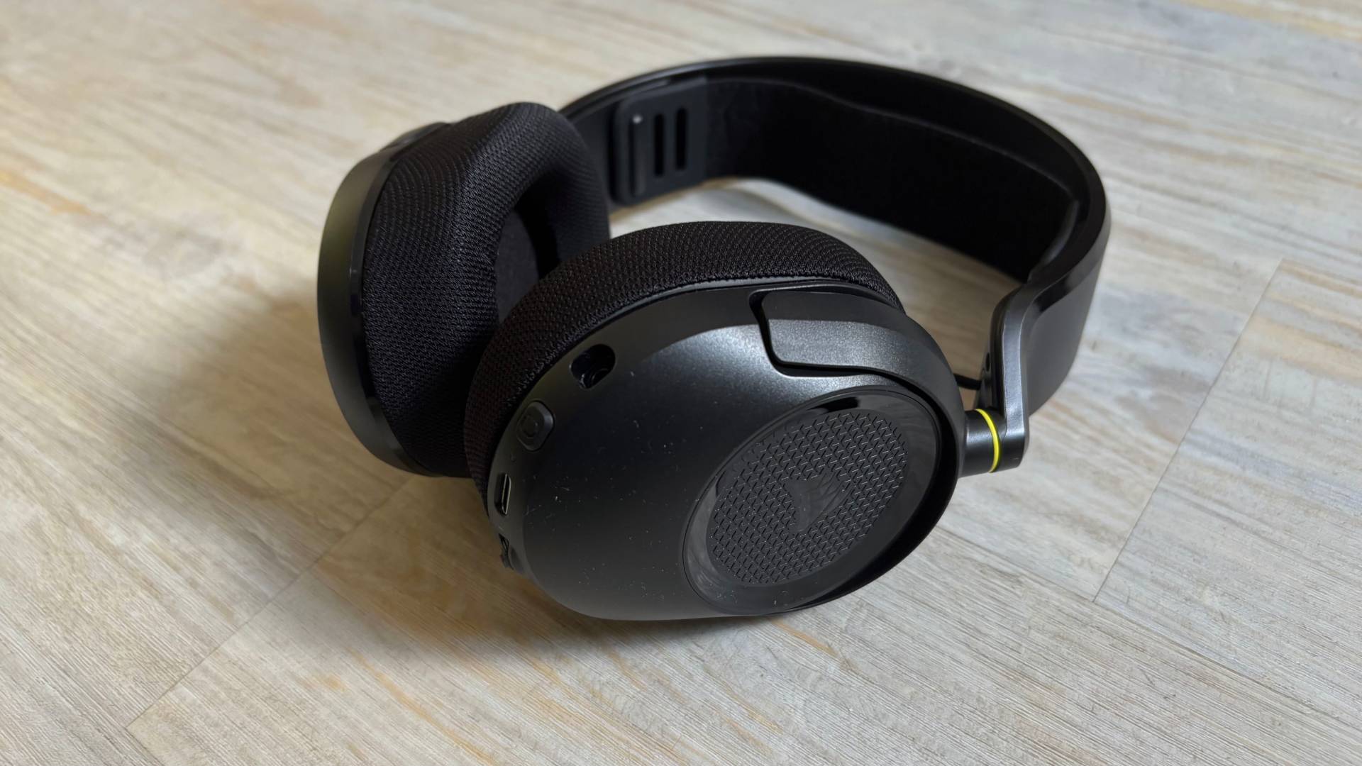 Обзор Corsair HS35 v3: не всегда нужно переплачивать за премиум картинка Беспроводная гарнитура Corsair HS35 v3: обзор | DGL.RU
