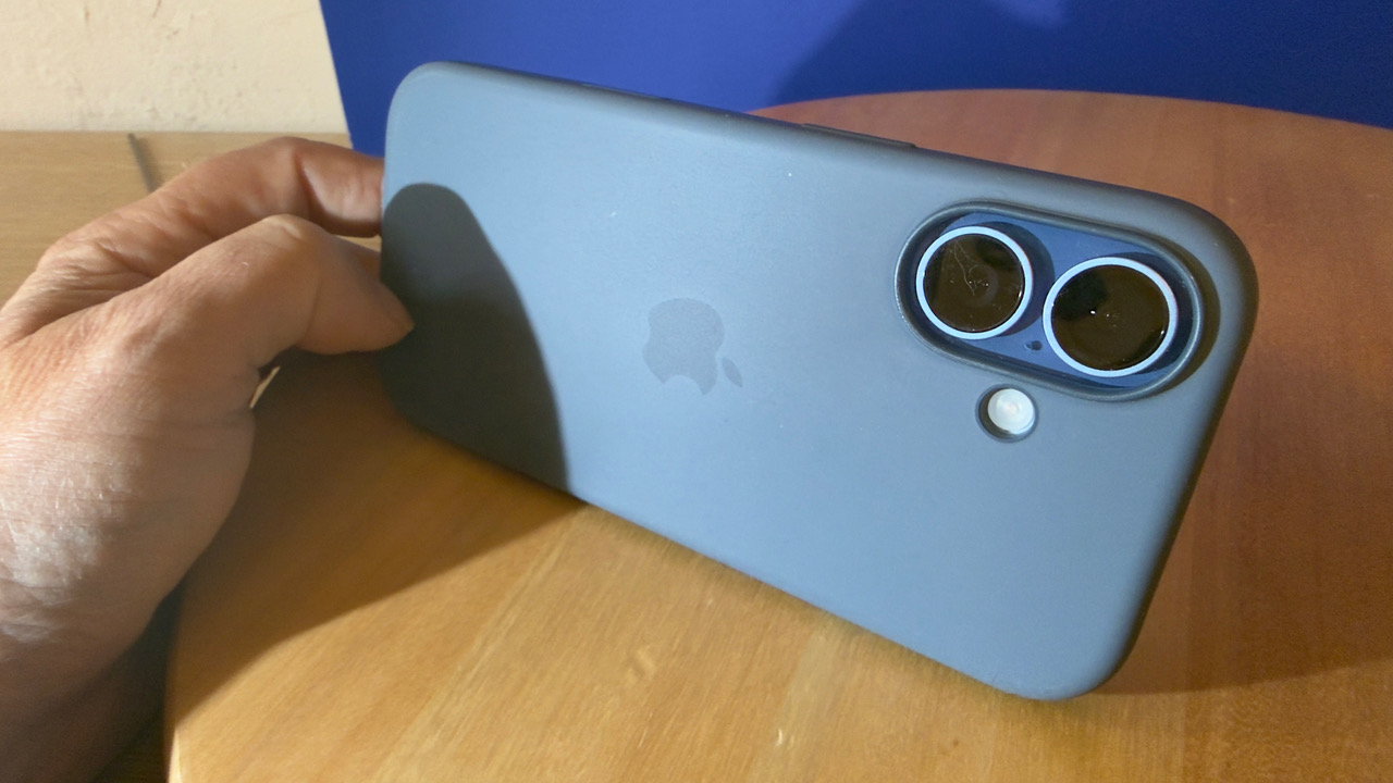 Лучший чехол для iPhone 17 в 2026 году картинка Чехлы для iPhone 17: как выбрать защиту в 2026 | DGL.RU