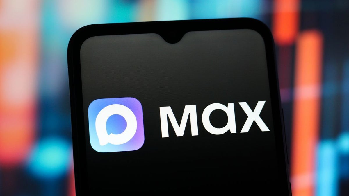 ФАС возбудила дело против Apple из-за отказа предустанавливать RuStore и мессенджер «Max»