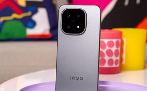 Ожидается, что iQOO 16 получит экран с более высокой частотой обновления и новый дизайн