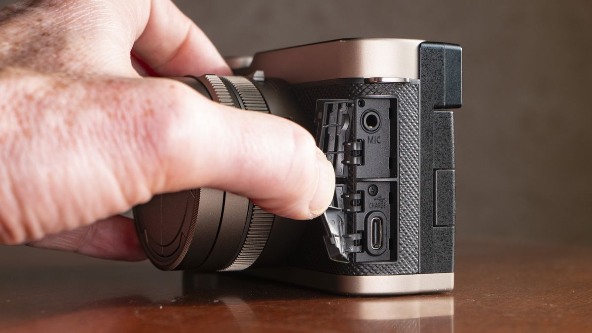 Обзор Panasonic Lumix L10 - три недели с самой красивой камерой Panasonic картинка Камера Panasonic Lumix L10: обзор новинки | DGL.RU