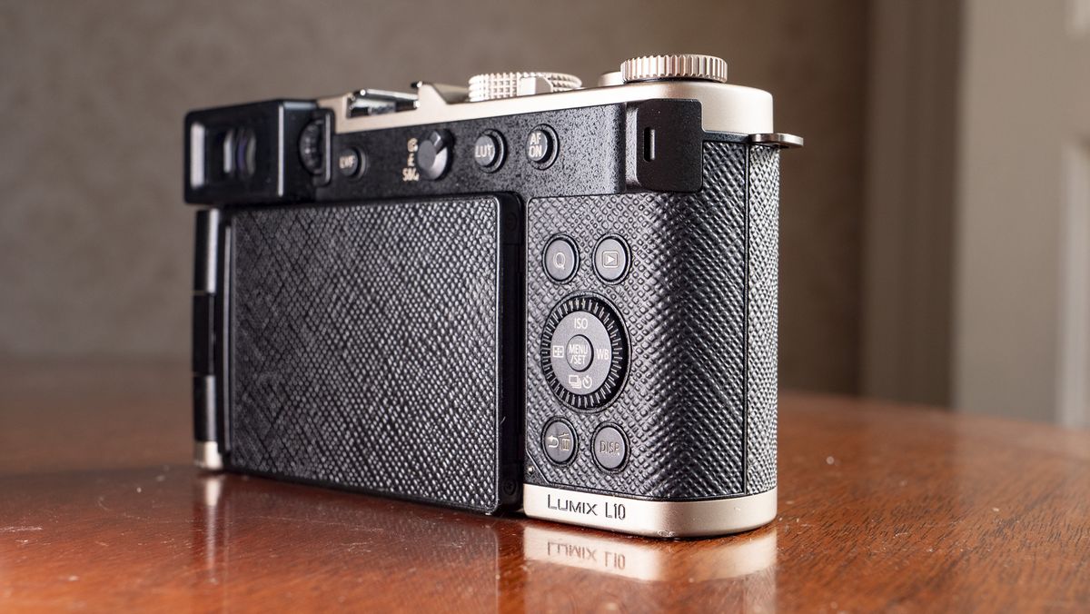 Обзор Panasonic Lumix L10 - три недели с самой красивой камерой Panasonic картинка Камера Panasonic Lumix L10: обзор новинки | DGL.RU