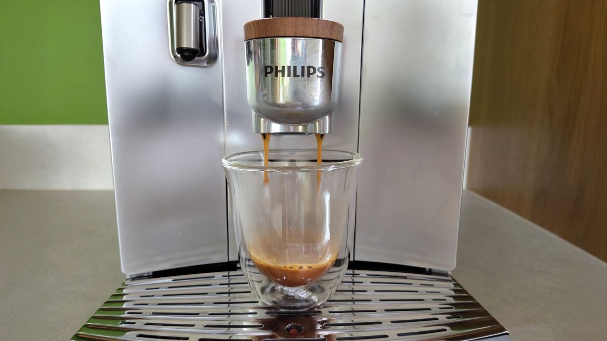 Обзор Philips Café Aromis 8000 Series - умная кофемашина, которая готовит идеальный макиато картинка Кофемашина Philips Café Aromis 8000: обзор | DGL.RU
