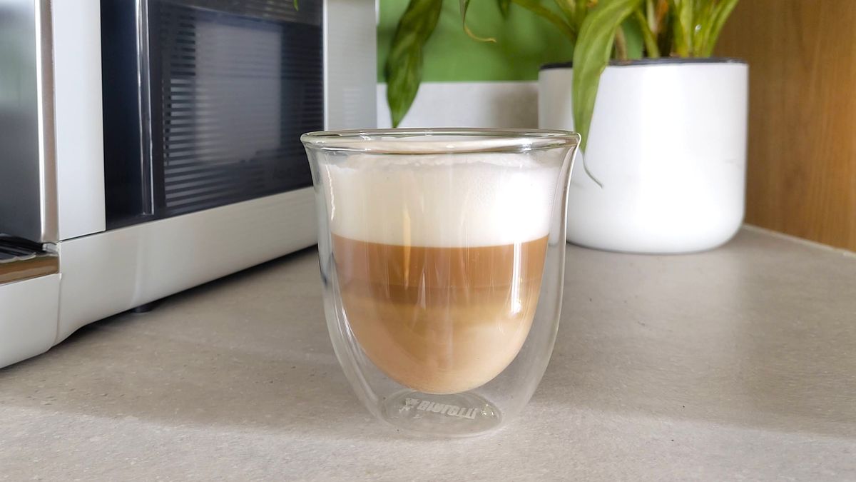 Обзор Philips Café Aromis 8000 Series - умная кофемашина, которая готовит идеальный макиато картинка Кофемашина Philips Café Aromis 8000: обзор | DGL.RU