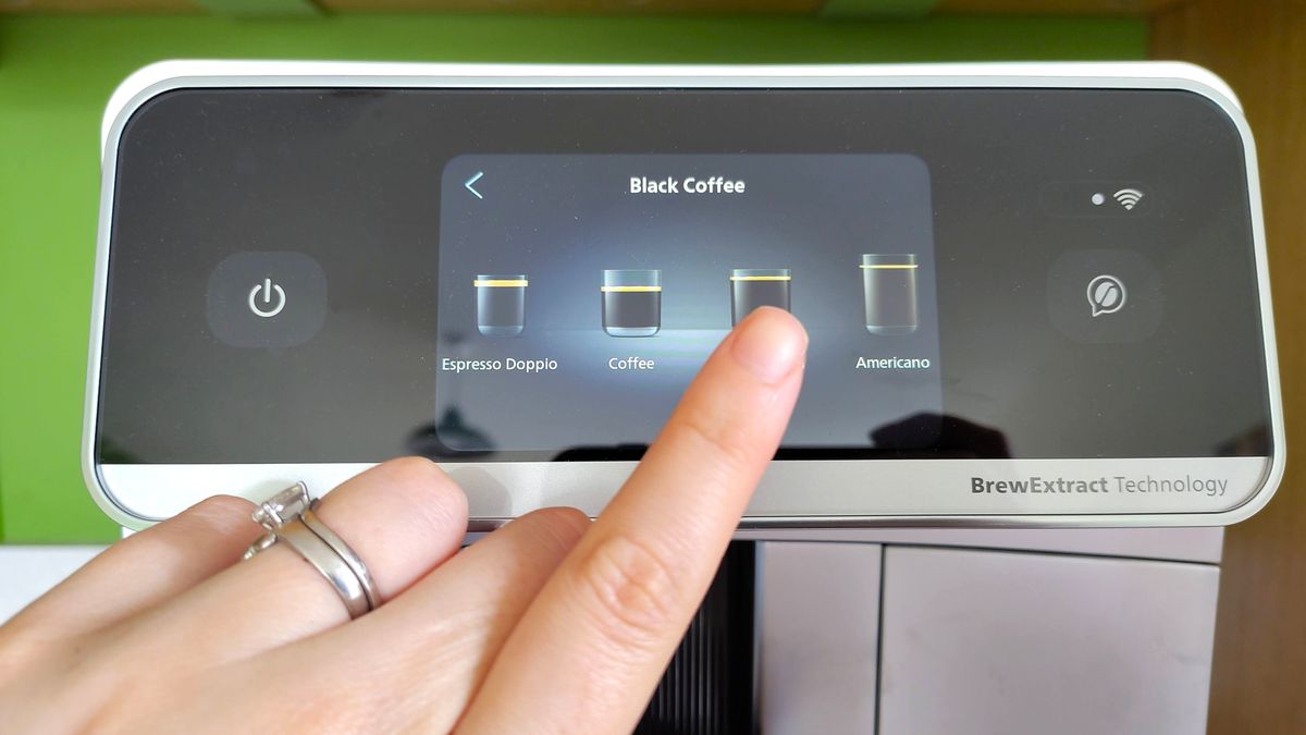 Обзор Philips Café Aromis 8000 Series - умная кофемашина, которая готовит идеальный макиато картинка Кофемашина Philips Café Aromis 8000: обзор | DGL.RU