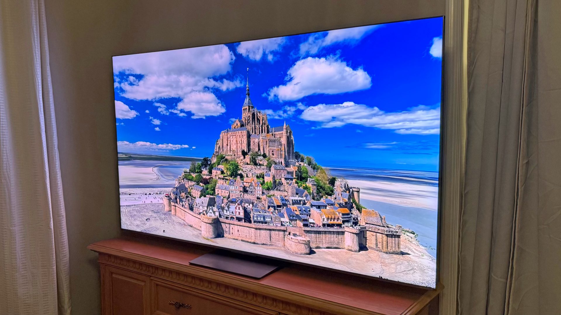 Лучшие мини-LED 4K телевизоры на любой бюджет в 2026 году картинка Мини-LED 4K телевизоры 2026: яркость и HDR | DGL.RU