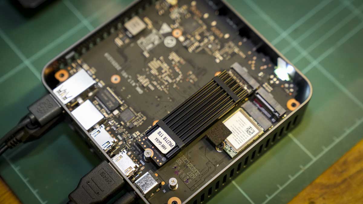 Обзор GMKtec NucBox K17: высокопроизводительный мини-ПК с ИИ картинка Мини-ПК GMKtec NucBox K17: стоит ли покупать | DGL.RU