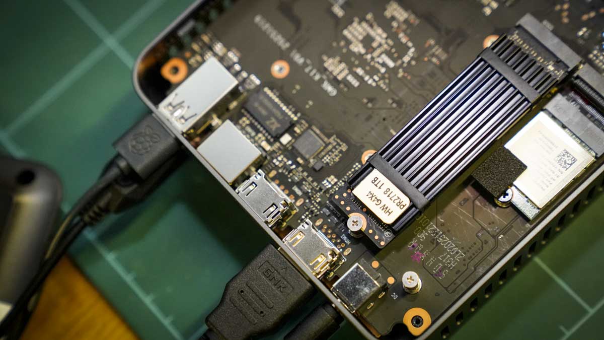 Обзор GMKtec NucBox K17: высокопроизводительный мини-ПК с ИИ картинка Мини-ПК GMKtec NucBox K17: стоит ли покупать | DGL.RU