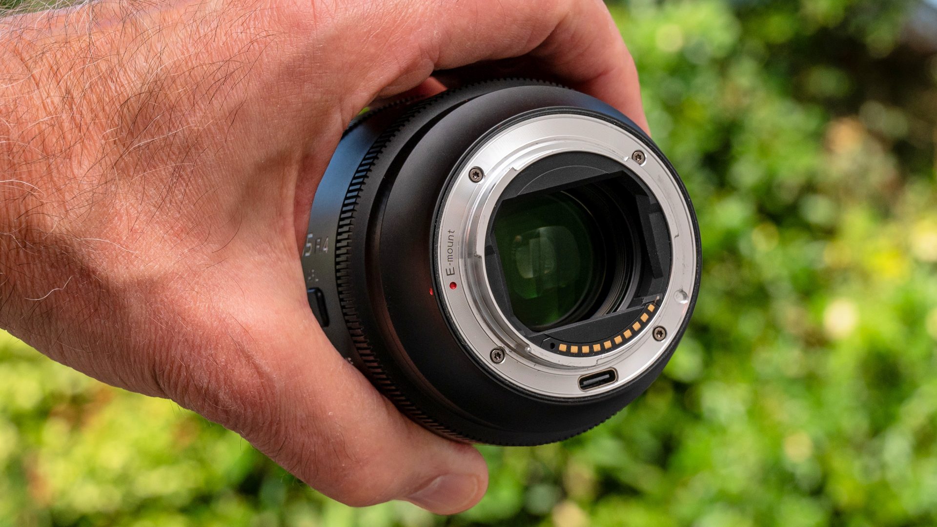 Объектив Sirui Aurora 85mm f/1.4: тест и выводы | DGL.RU