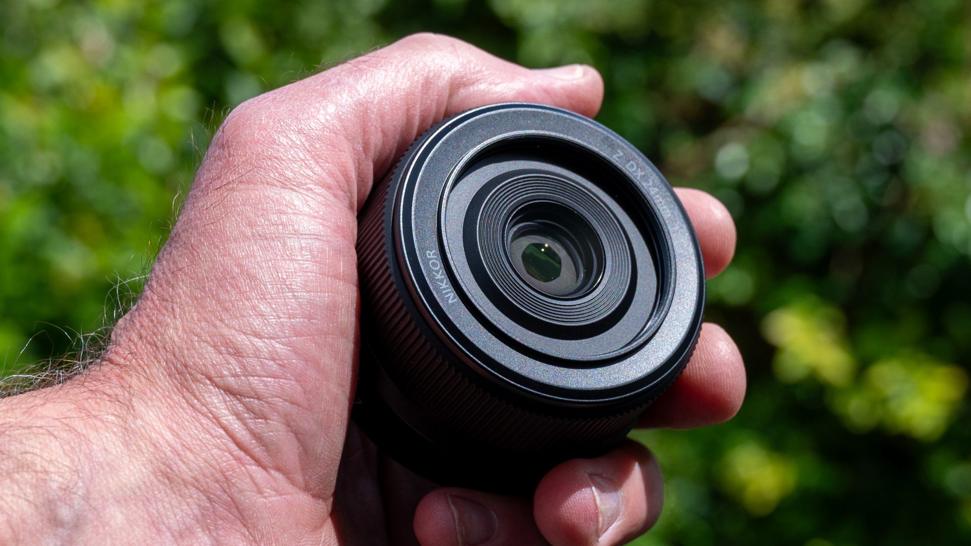 Лучшие объективы для Nikon Z FC в 2026 году: мой выбор картинка Объективы Nikon Z fc: что купить для фото в 2026 | DGL.RU