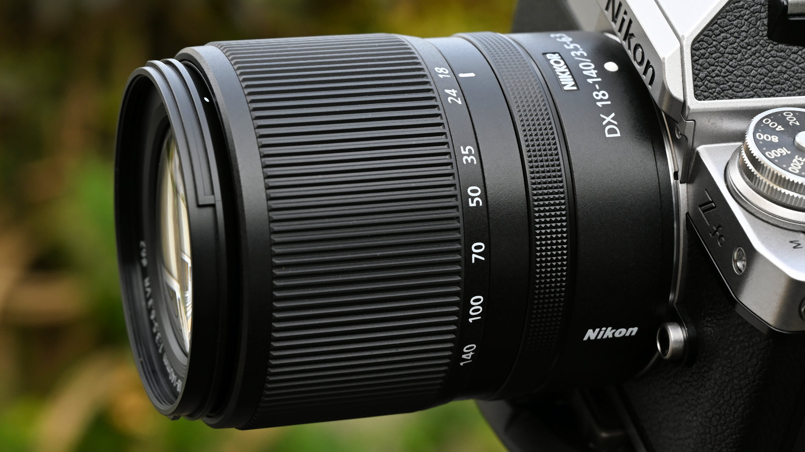 Лучшие объективы для Nikon Z FC в 2026 году: мой выбор картинка Объективы Nikon Z fc: что купить для фото в 2026 | DGL.RU