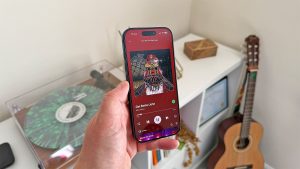 Обзор Apple iPhone 17 Pro: тестирование звука и дисплея флагманского смартфона