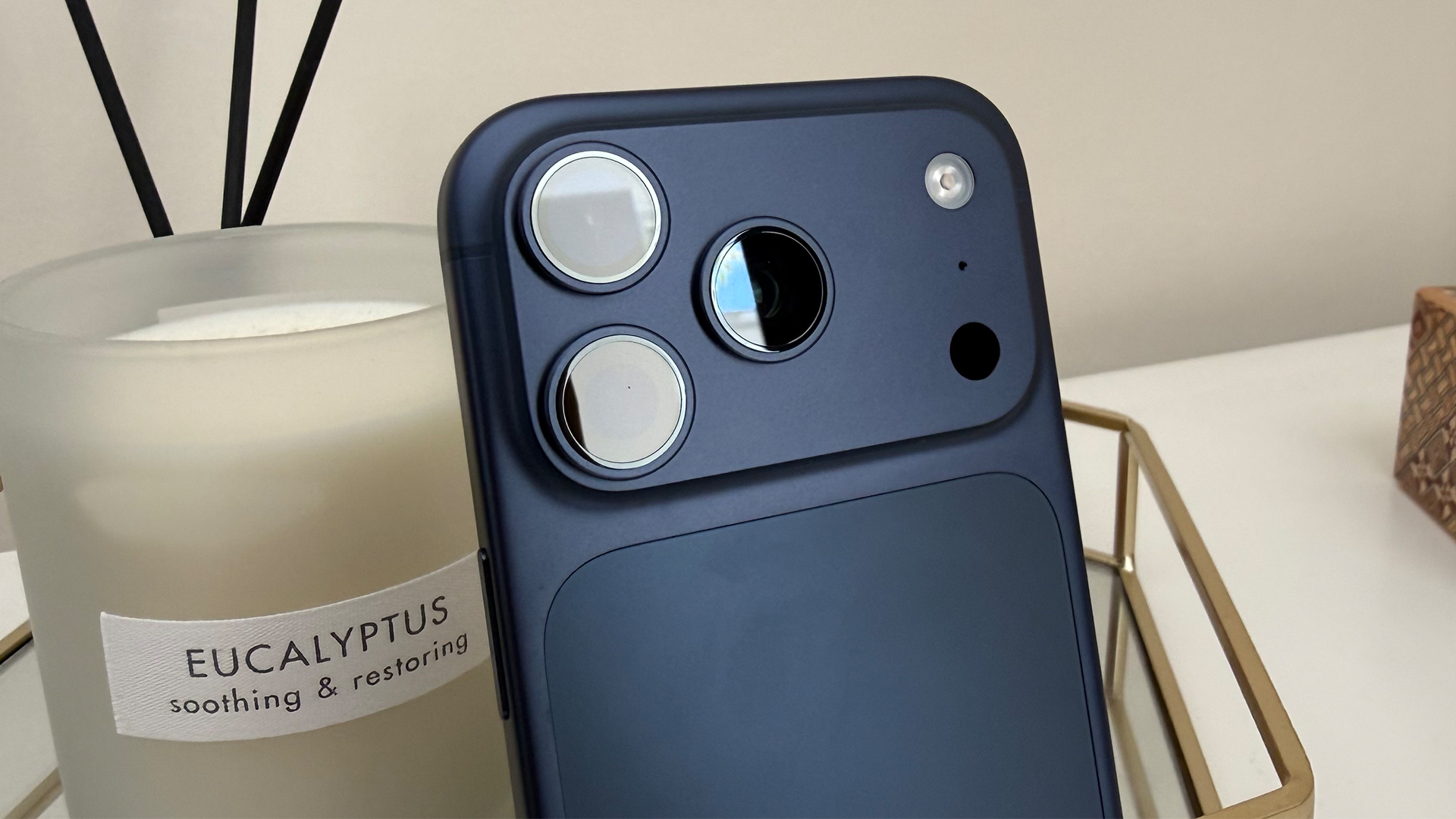 Обзор Apple iPhone 17 Pro: тестирование звука и дисплея флагманского смартфона картинка Обзор Apple iPhone 17 Pro: тест звука и экрана | DGL.RU