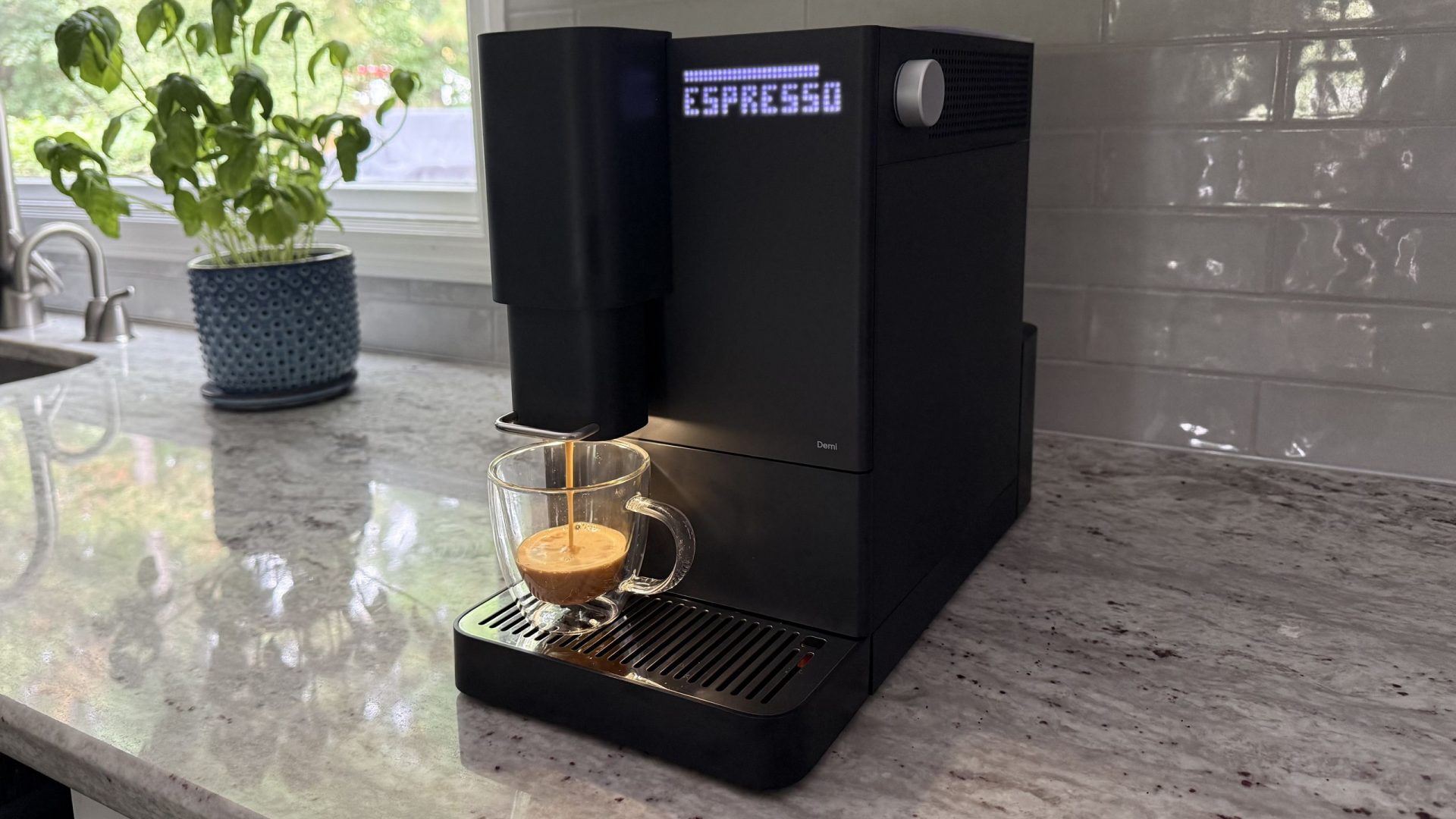 Обзор кофемашины Terra Kaffe Demi: компактность, простота и отличный черный кофе