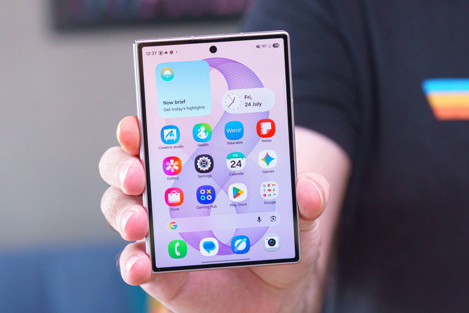 Обзор Samsung Galaxy Z Fold8: тонкий складной флагман нового формата картинка Обзор Samsung Galaxy Z Fold8: тонкий флагман | DGL.RU