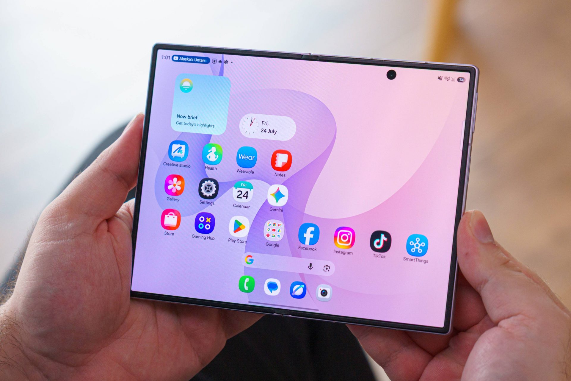 Обзор Samsung Galaxy Z Fold8: тонкий складной флагман нового формата картинка Обзор Samsung Galaxy Z Fold8: тонкий флагман | DGL.RU
