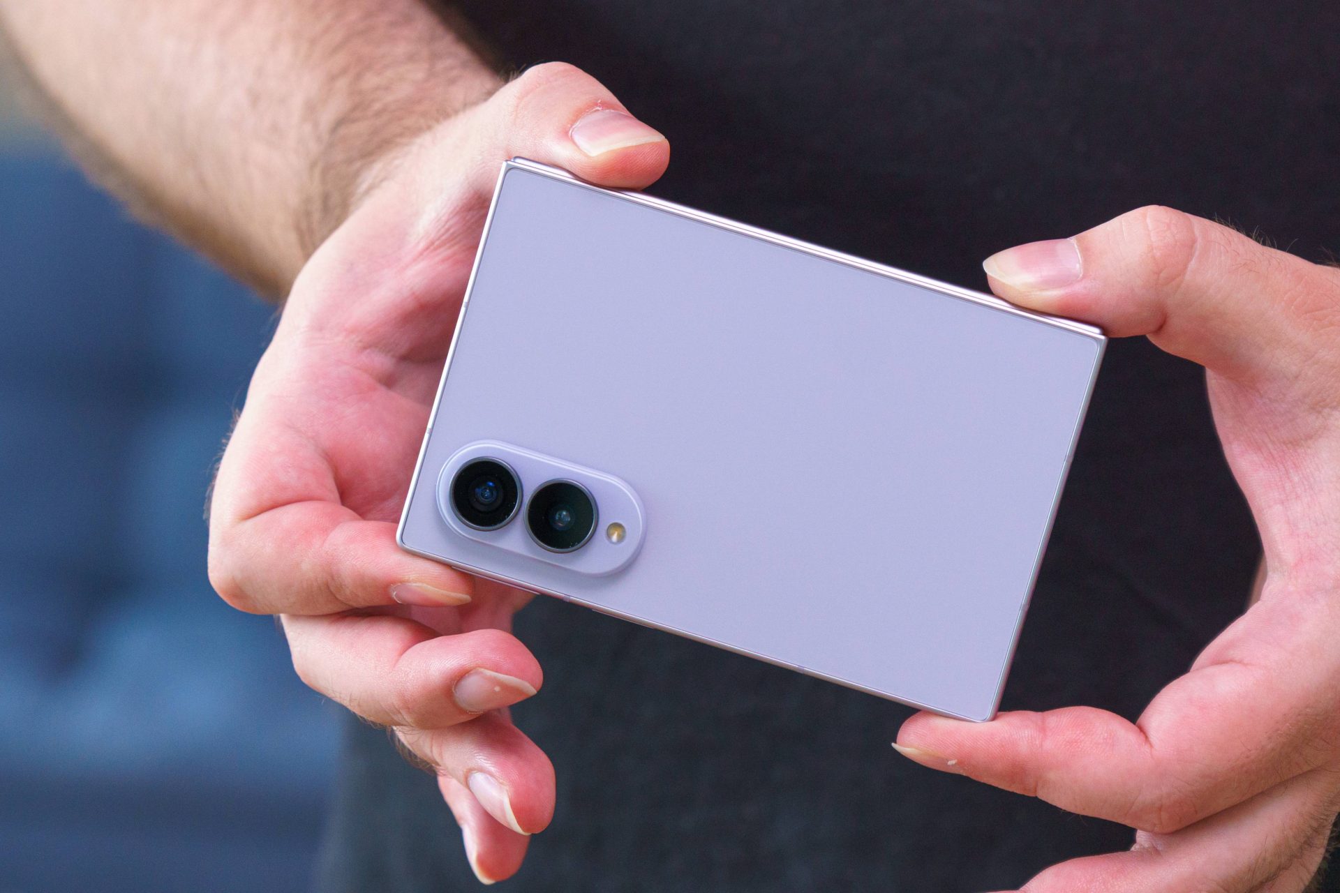 Обзор Samsung Galaxy Z Fold8: тонкий складной флагман нового формата картинка Обзор Samsung Galaxy Z Fold8: тонкий флагман | DGL.RU