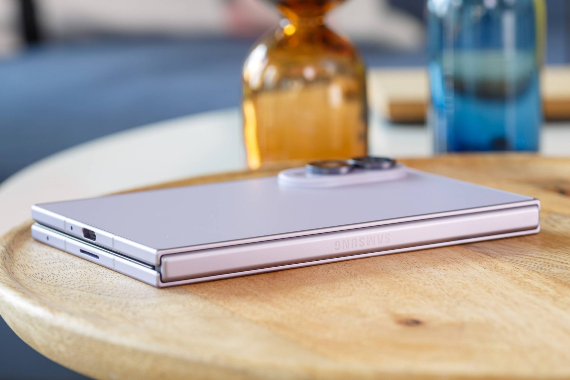 Обзор Samsung Galaxy Z Fold8: тонкий складной флагман нового формата картинка Обзор Samsung Galaxy Z Fold8: тонкий флагман | DGL.RU
