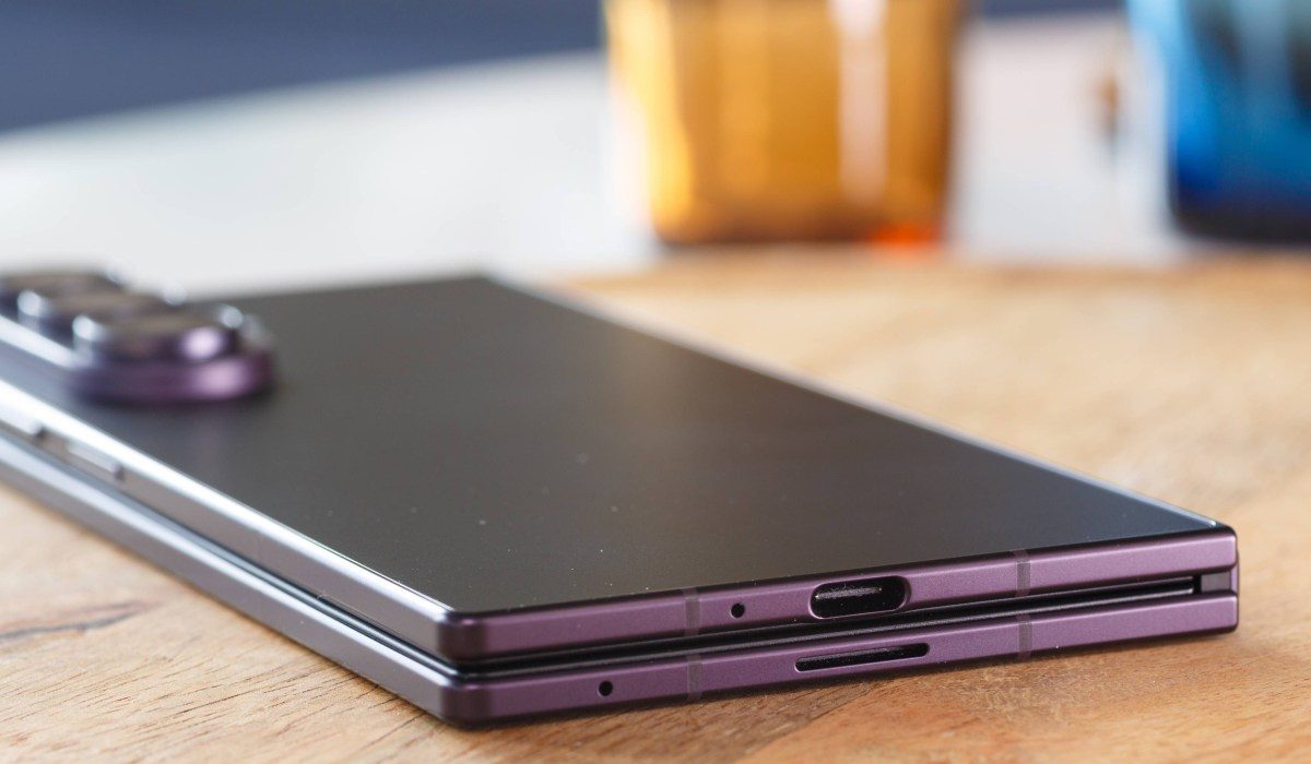 Обзор Samsung Galaxy Z Fold8 Ultra: характеристики, экран, автономность и быстрая зарядка картинка Характеристики Samsung Galaxy Z Fold8 Ultra | DGL.RU
