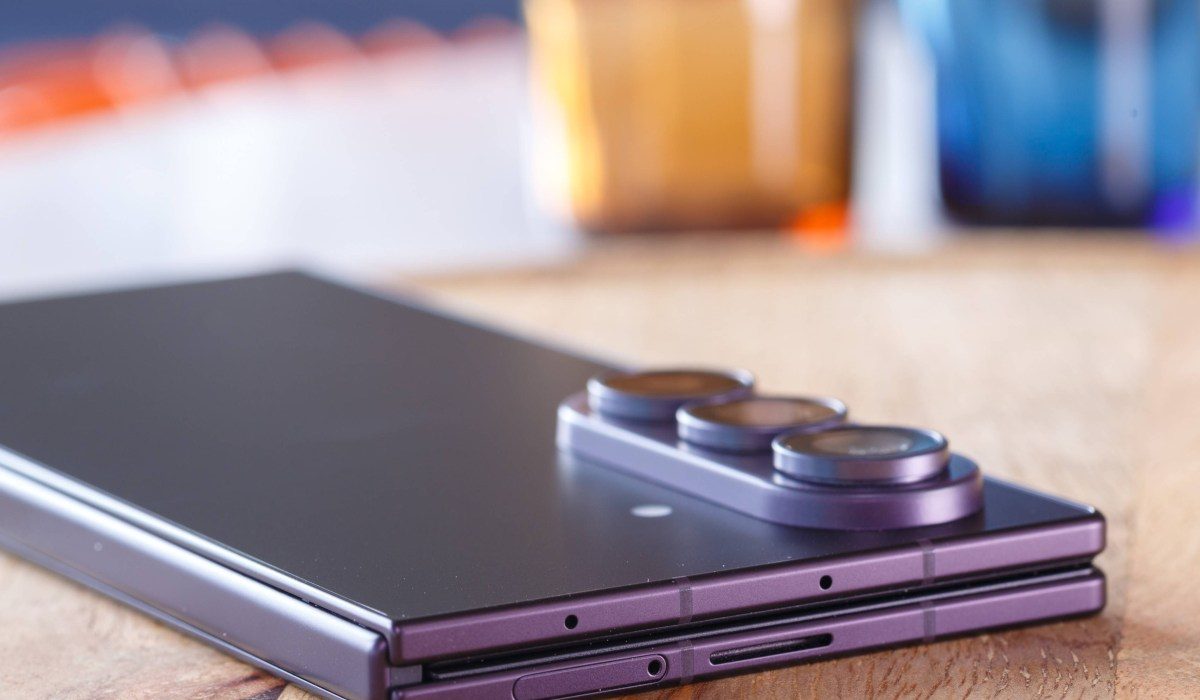 Обзор Samsung Galaxy Z Fold8 Ultra: характеристики, экран, автономность и быстрая зарядка картинка Характеристики Samsung Galaxy Z Fold8 Ultra | DGL.RU