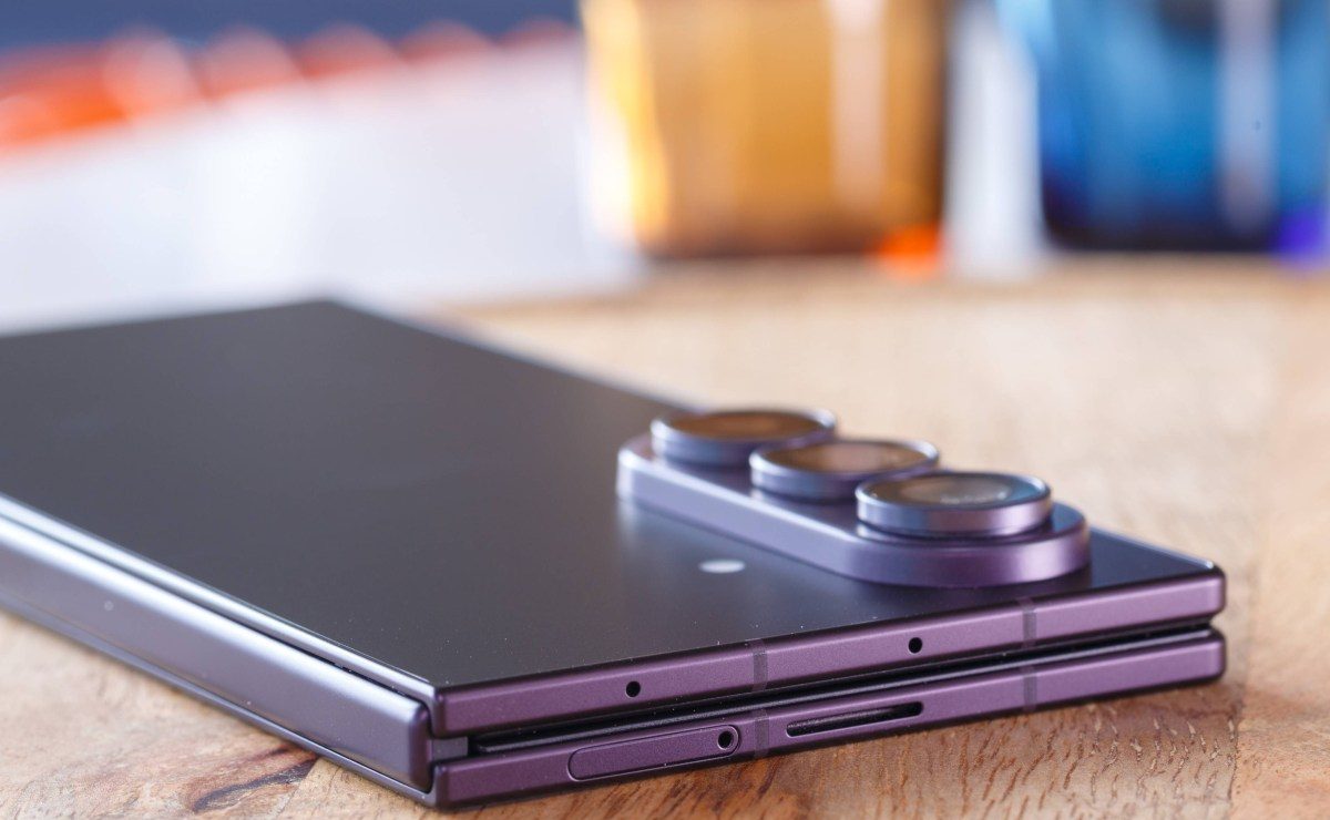 Обзор Samsung Galaxy Z Fold8 Ultra: характеристики, экран, автономность и быстрая зарядка картинка Характеристики Samsung Galaxy Z Fold8 Ultra | DGL.RU