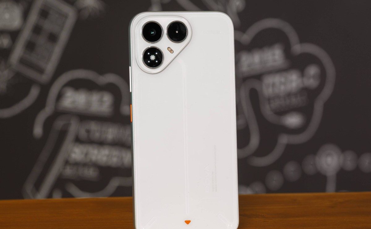 Обзор смартфона Tecno Pova 8: гигантский аккумулятор и матричный дисплей картинка Tecno Pova 8