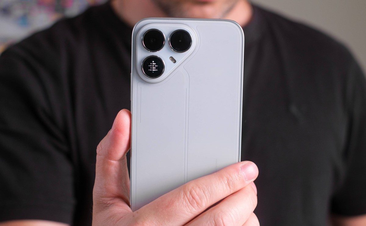 Обзор смартфона Tecno Pova 8: гигантский аккумулятор и матричный дисплей картинка Tecno Pova 8