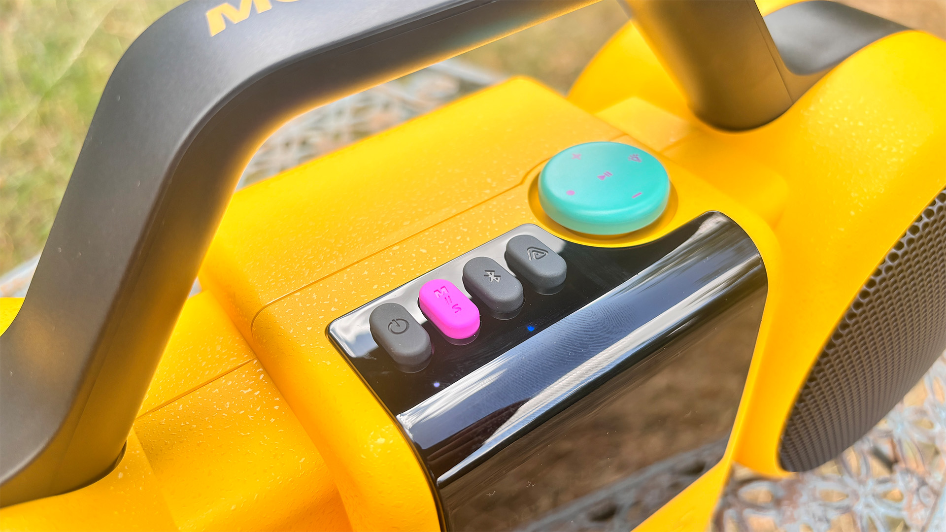 Портативная колонка Philips The Roller: обзор | DGL.RU