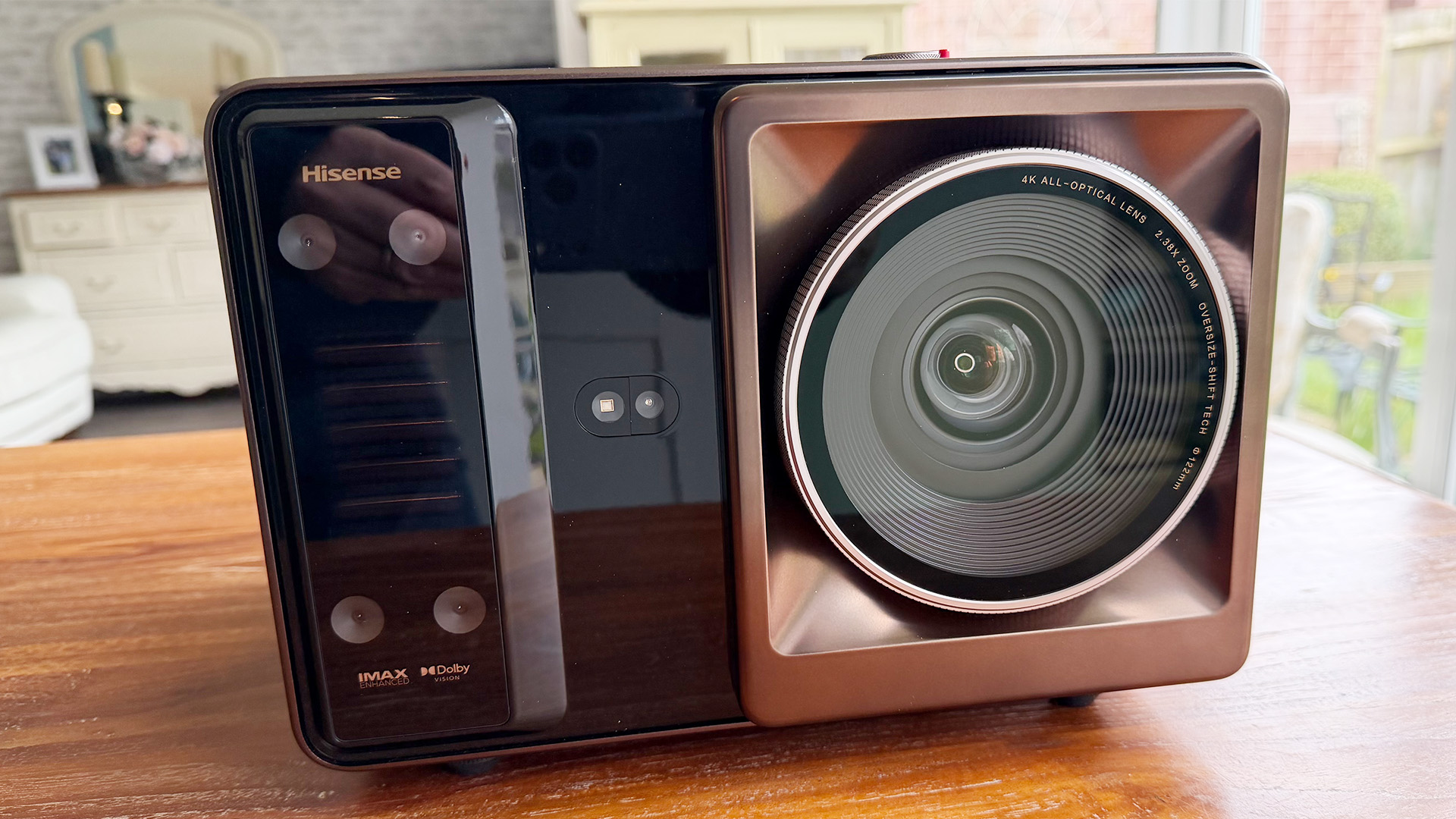 Обзор Hisense XR10 - протестировала эту невероятную новинку и не хочу ее отдавать картинка Проектор Hisense XR10: стоит ли брать флагман | DGL.RU