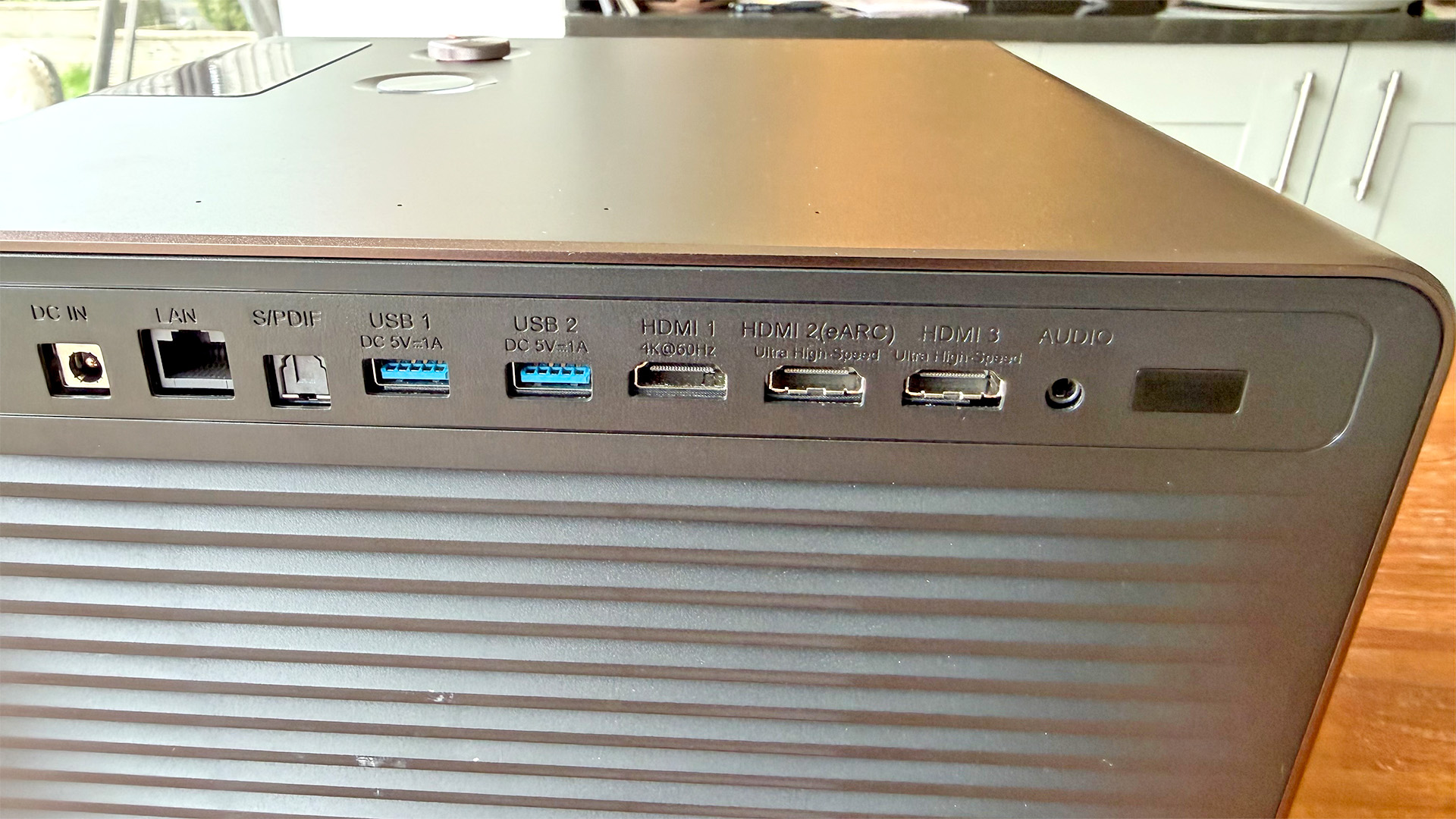 Обзор Hisense XR10 - протестировала эту невероятную новинку и не хочу ее отдавать картинка Проектор Hisense XR10: стоит ли брать флагман | DGL.RU
