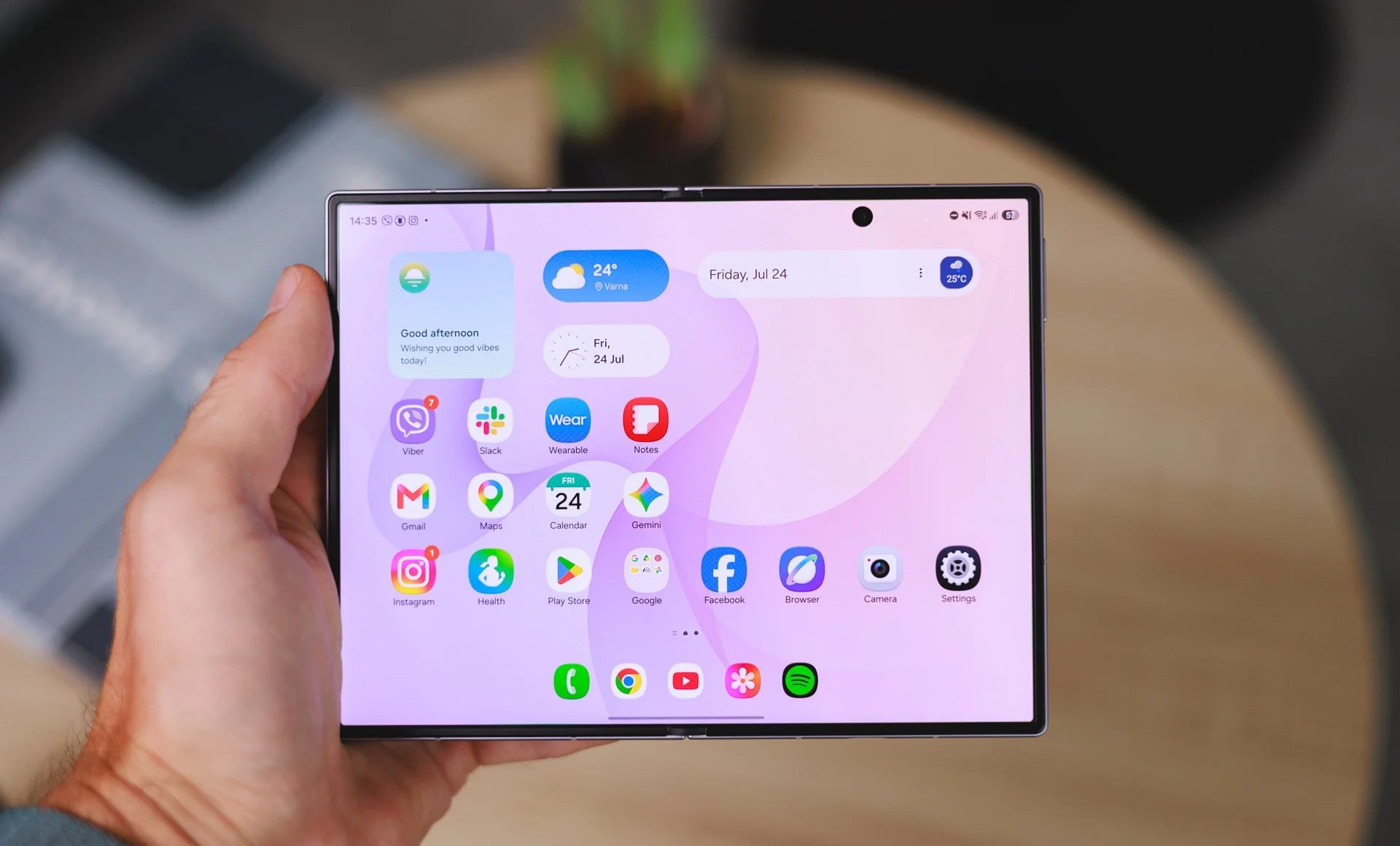 Samsung Galaxy Z Fold 8 показал рекордный уровень предзаказов благодаря новому дизайну картинка Предзаказы Samsung Galaxy Z Fold 8 выросли | DGL.RU