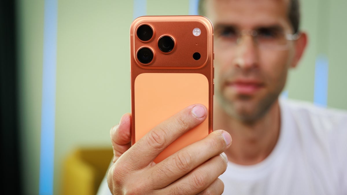 Смартфон iPhone 17 Pro уцелел после падения с высоты более тысячи метров