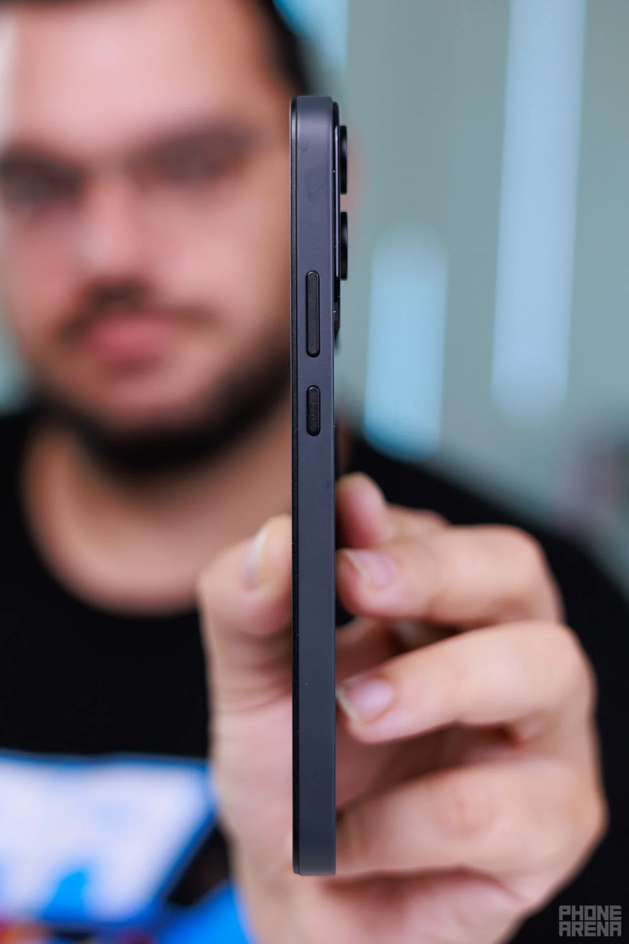 Обзор Nothing Phone (4b): неплохой, но стандартный продукт картинка Смартфон Nothing Phone (4b): камера и батарея | DGL.RU