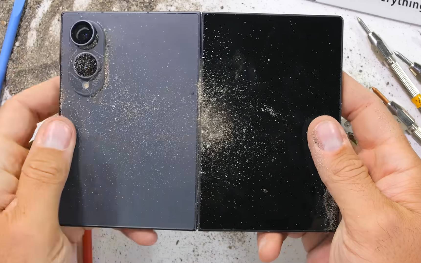 Смартфон Samsung Galaxy Z Fold8 прошел тесты на прочность и получил увеличенный план производства картинка Тесты прочности Samsung Galaxy Z Fold8 | DGL.RU
