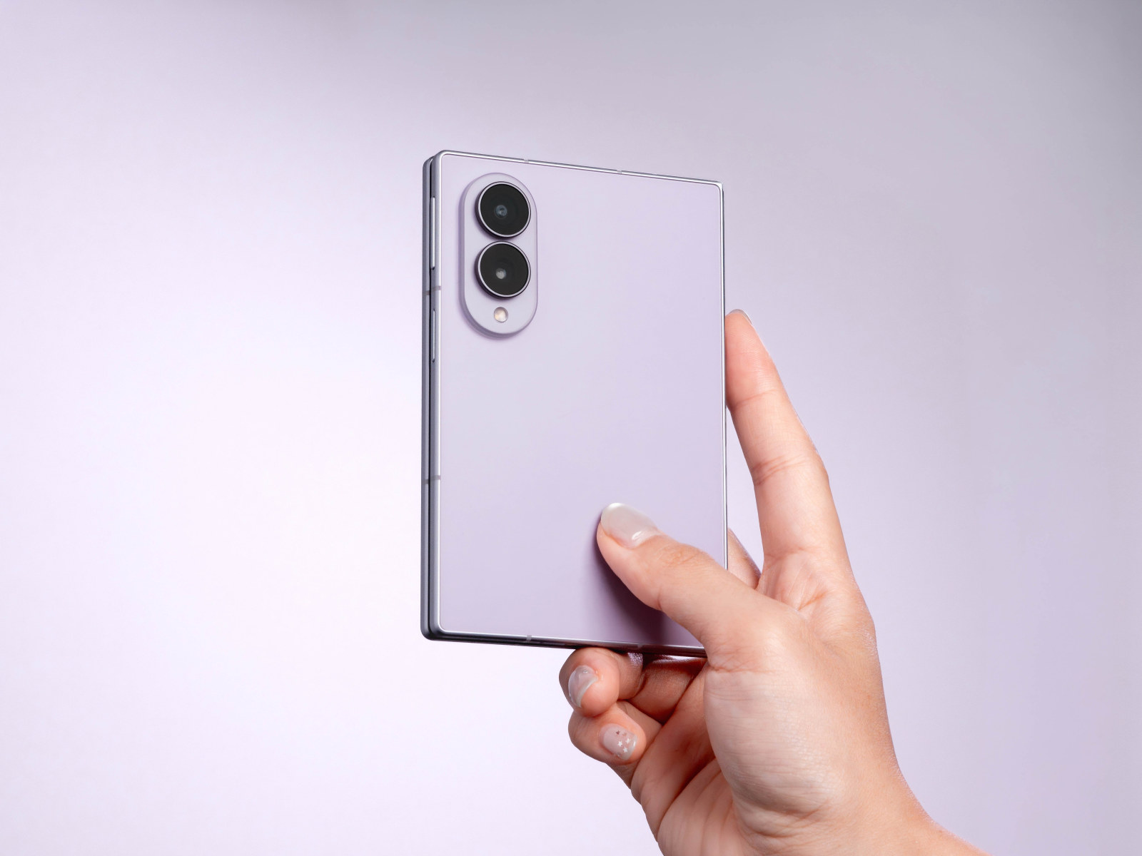Смартфон Samsung Galaxy Z Fold8 прошел тесты на прочность и получил увеличенный план производства картинка Тесты прочности Samsung Galaxy Z Fold8 | DGL.RU