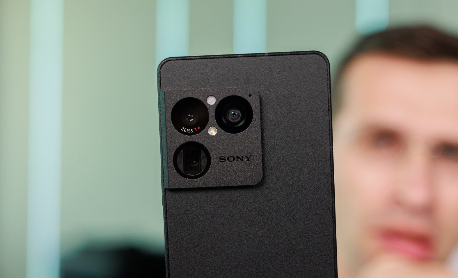 Sony отмечает рост продаж флагманского смартфона Xperia 1 VIII на мировом рынке картинка Рост продаж смартфона Sony Xperia 1 VIII | DGL.RU