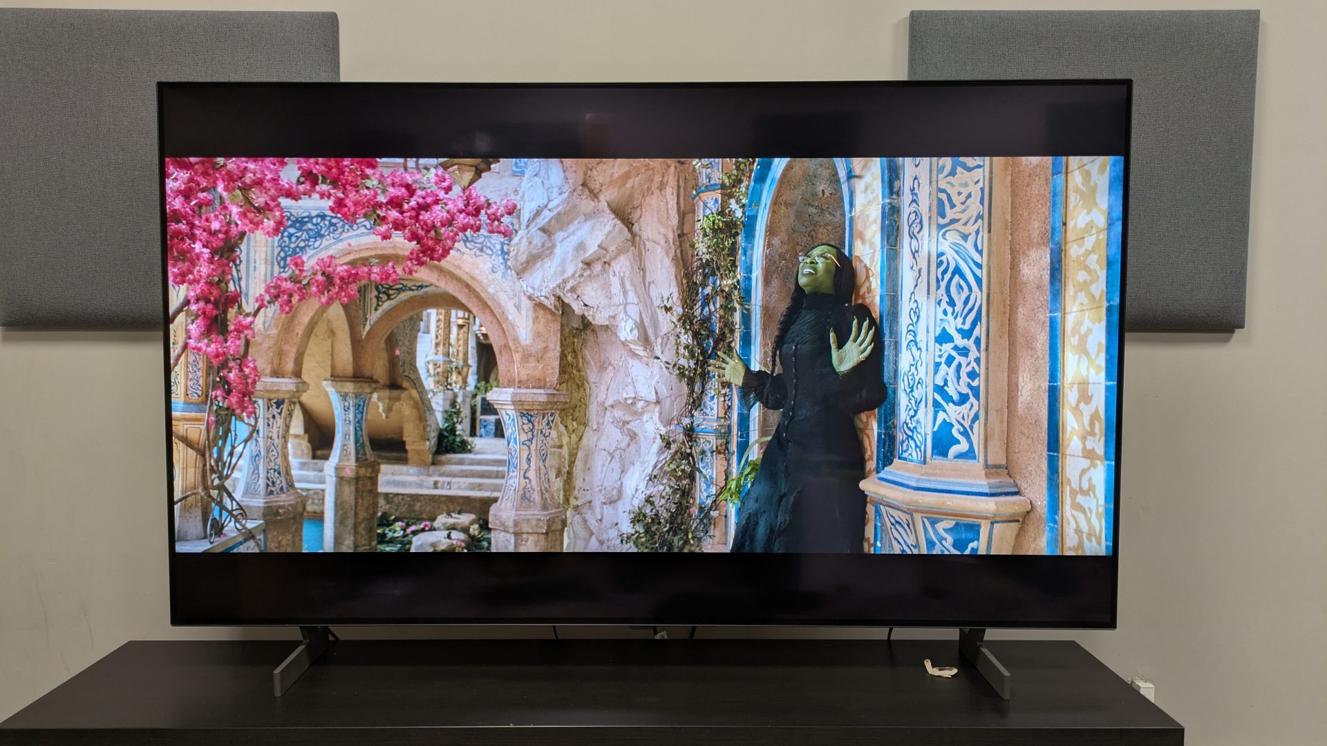 Обзор LG B6 - OLED-телевизор для игр и кино, который бьет рекорды яркости картинка Телевизор LG B6 OLED: обзор и сравнение | DGL.RU
