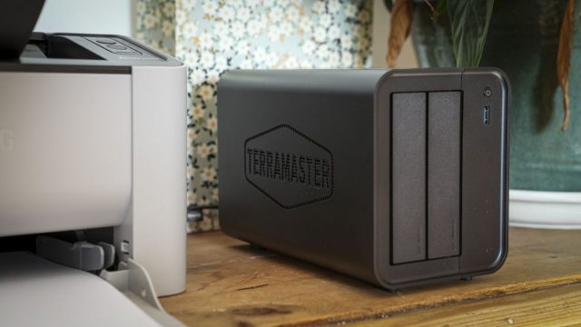 Устройство NAS TerraMaster F4-424 Pro: обзор 2026 | DGL.RU1 Устройство NAS TerraMaster F4-424 Pro: обзор 2026 | DGL.RU