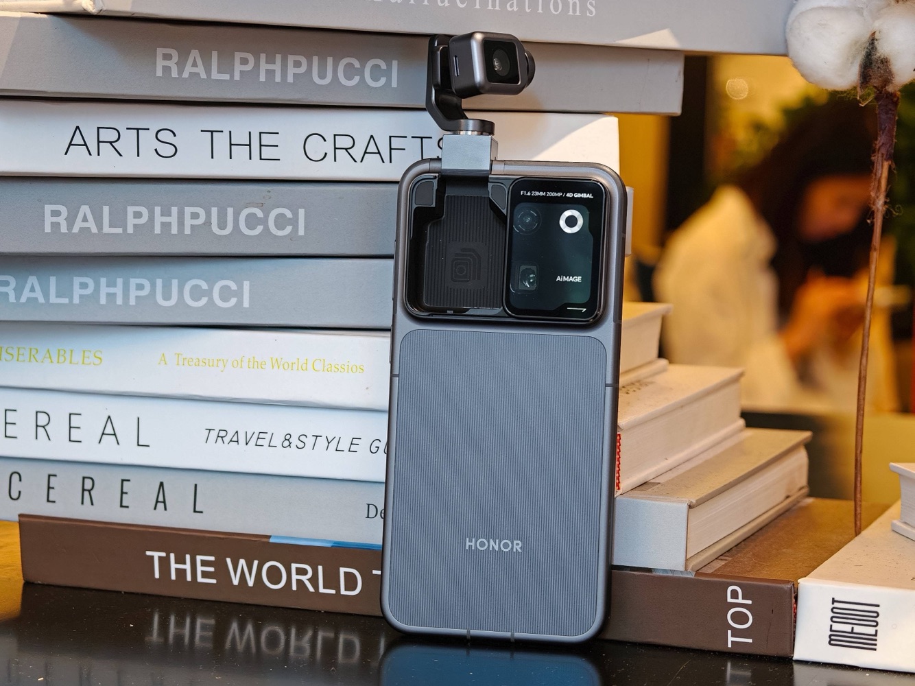 В Китае начались открытые продажи смартфона Honor Robot Phone с поворотной камерой картинка Смартфон Honor Robot Phone вышел в Китае | DGL.RU