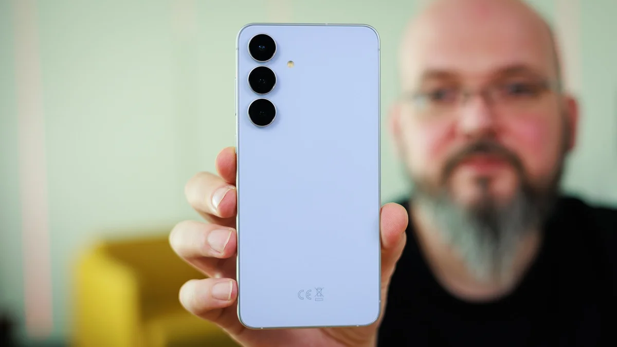 В сети появилось видео с демонстрацией смартфона Samsung Galaxy S26 FE