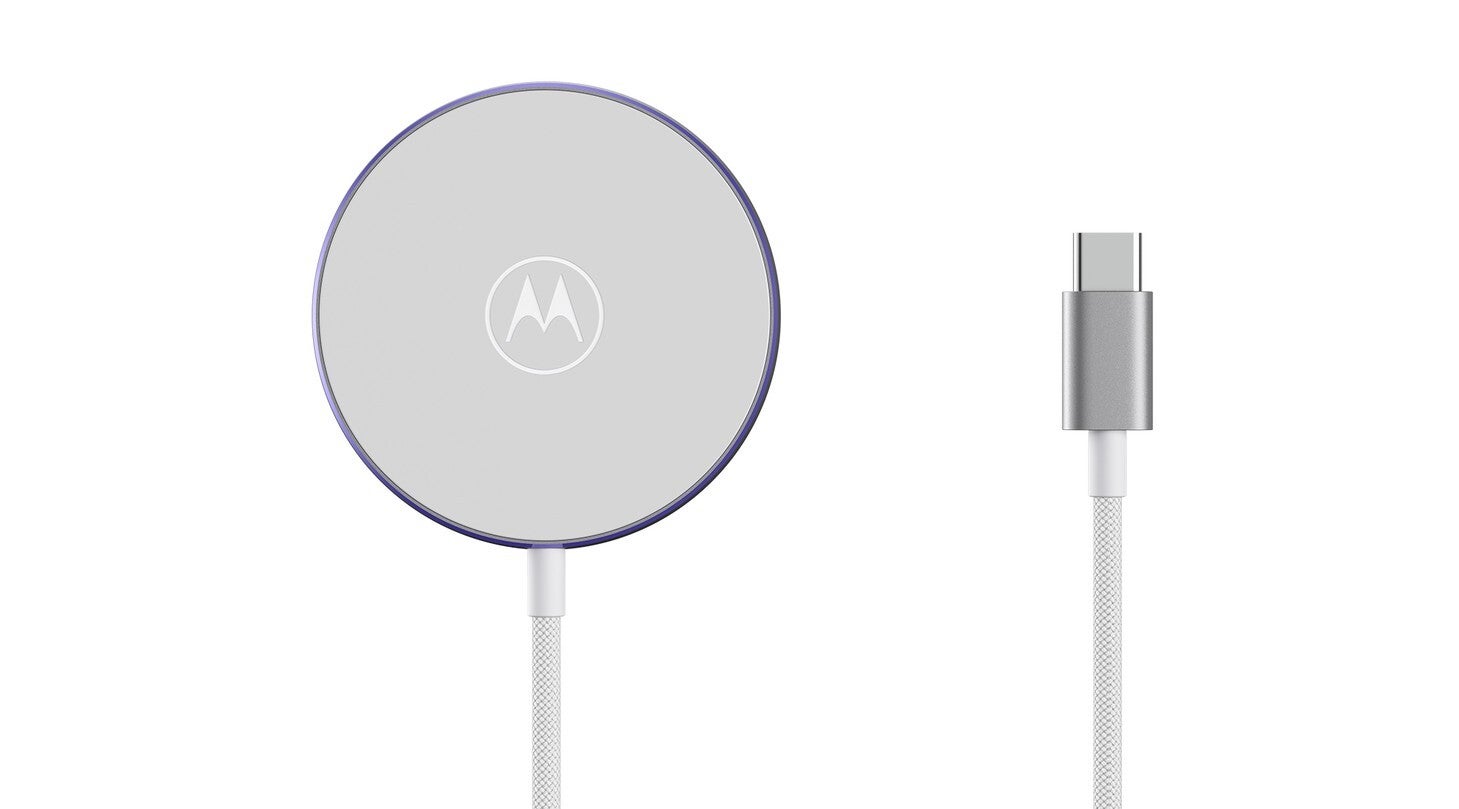 Motorola готовит магнитную беспроводную зарядку Moto Snap картинка Магнитная зарядка Motorola Moto Snap | DGL.RU