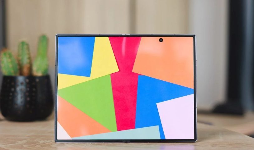 Успех нового широкоформатного смартфона Galaxy Z Fold 8 превзошел самые смелые ожидания Samsung картинка Успех нового широкоформатного смартфона Galaxy Z Fold 8 превзошел самые смелые ожидания Samsung