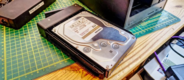 Жесткий диск Toshiba N300 4 ТБ для сетевых хранилищ (2) Жесткий диск Toshiba N300 4 ТБ: обзор NAS | DGL.RU