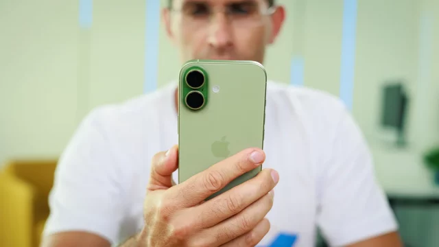 Apple повысила цены на старые модели iPhone на фоне рекордной выручки линейки iPhone 17 (2) Apple подняла цены на старые смартфоны iPhone | DGL.RU