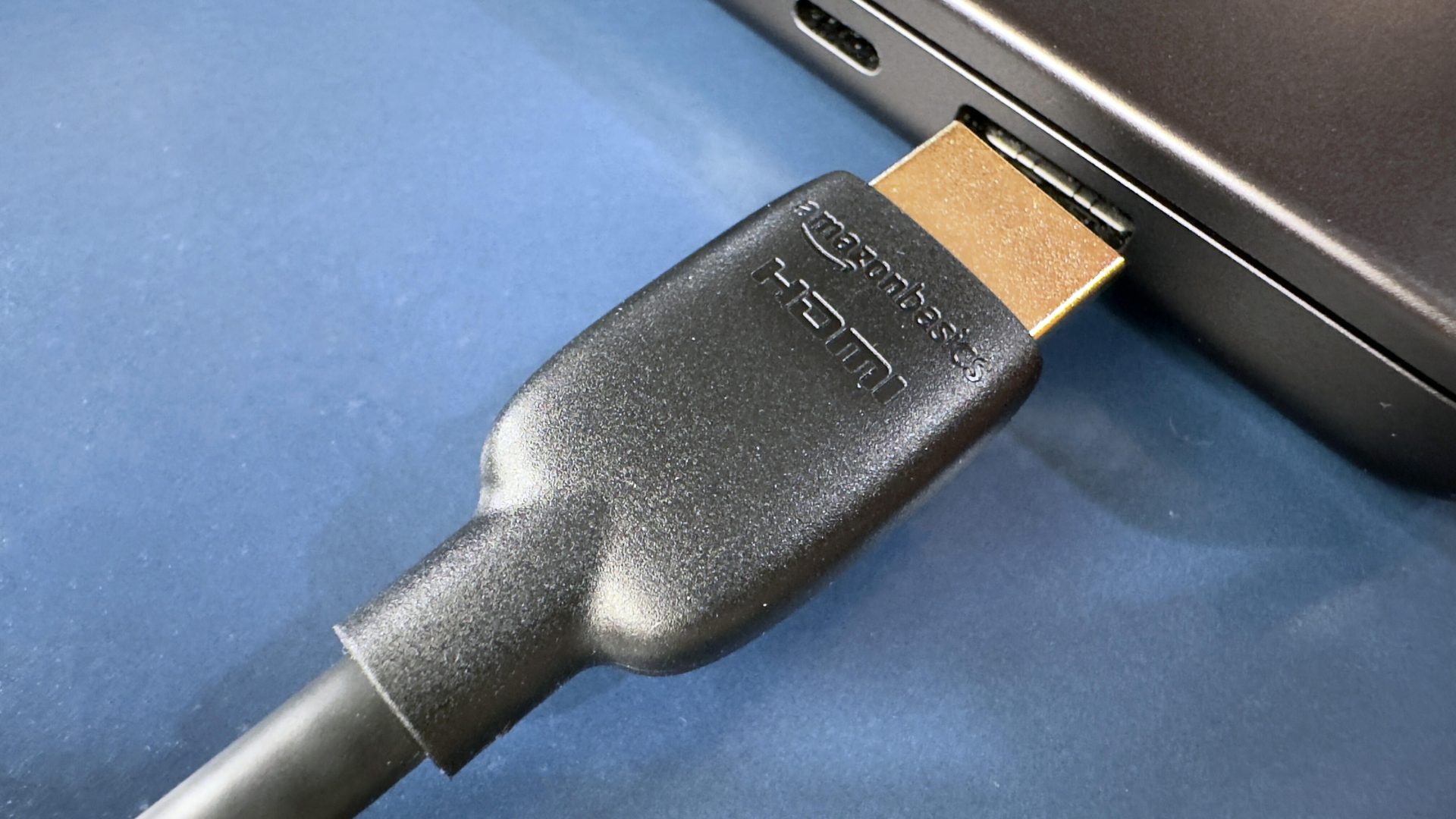 Беспроводной или проводной HDMI: сравнение способов подключения телевизора картинка Беспроводной HDMI или кабель: выбор для ТВ | DGL.RU