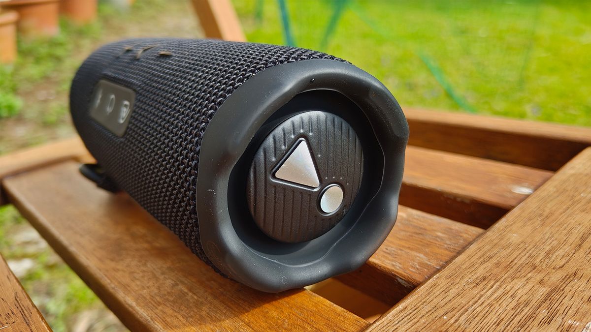 Лучшие Bluetooth-колонки 2026 года на любой бюджет картинка Bluetooth-колонки JBL и Bose: лучшие модели 2026 | DGL.RU